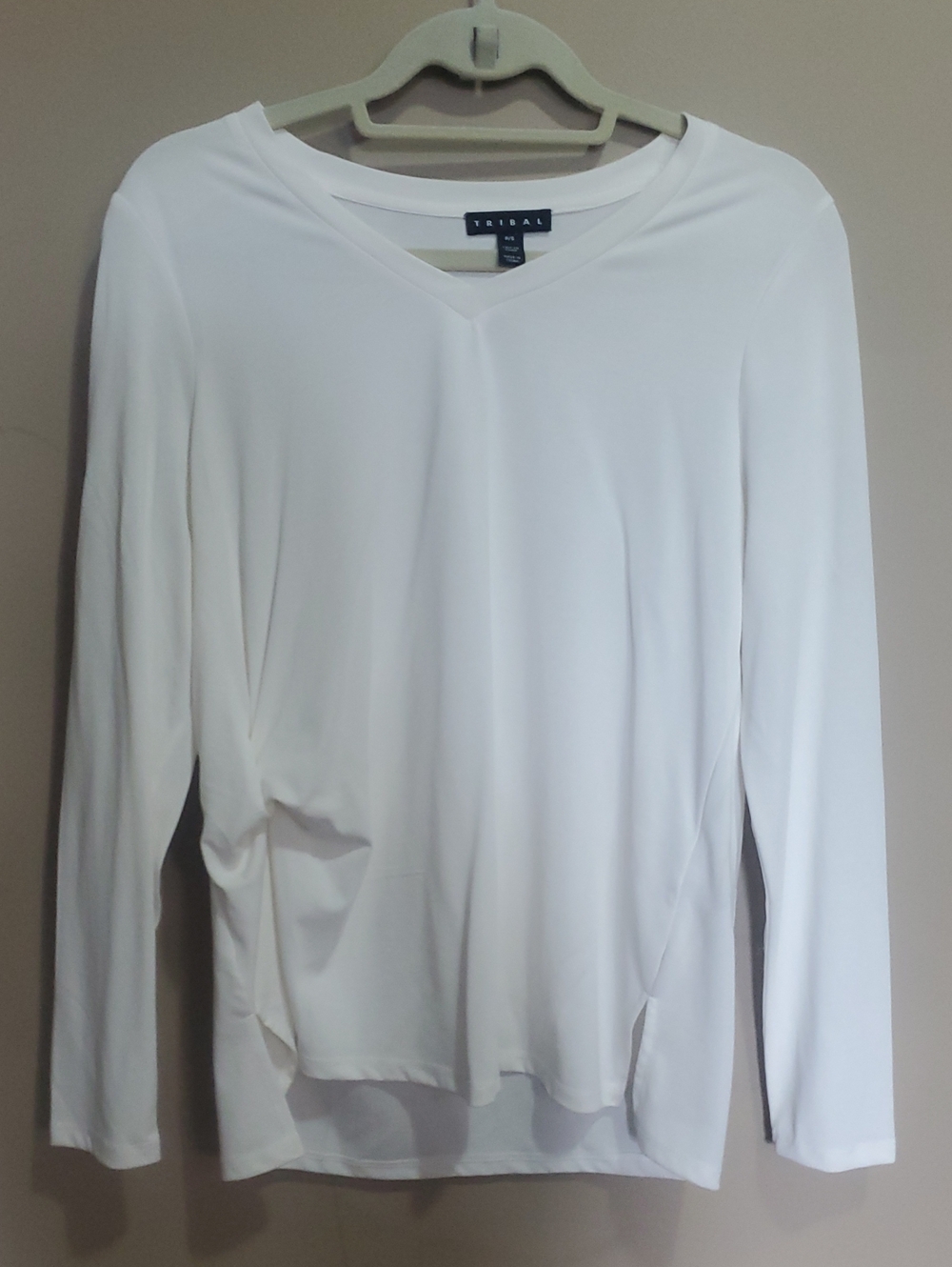 Tribal White V-Neck Long Sleeve Tee Size Small